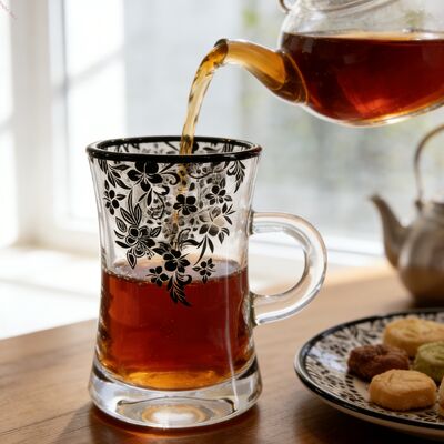 खरीदें सुरुचिपूर्ण पुष्प डिजाइन वाले पारदर्शी ग्लास चाय के कप, चाय पार्टियों या दैनिक उपयोग के दौरान पेय के रंगों को प्रदर्शित करने के लिए आदर्श ऑनलाइन निर्माण