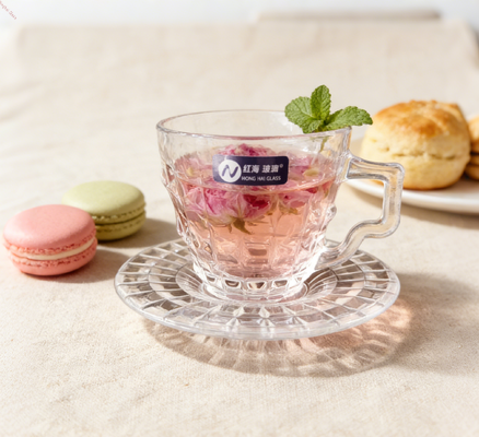 खरीदें 12PCS ग्लास कप सेट पैकेज में 6 165ML ग्लास कप और 6 सॉसर शामिल हैं। रेस्तरां में गर्म और ठंडे पेय परोसने के लिए बिल्कुल सही ग्लासवेयर। ऑनलाइन निर्माण