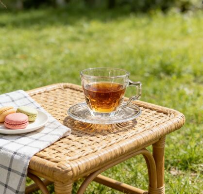 kaufen Elegantes Kristallglas-Tassen-Set kombiniert 6 Teetassen mit 6 Untertassen, entworfen für Blumen-Tees, erfrischenden Kaffee und mehr. Online-Herstellung